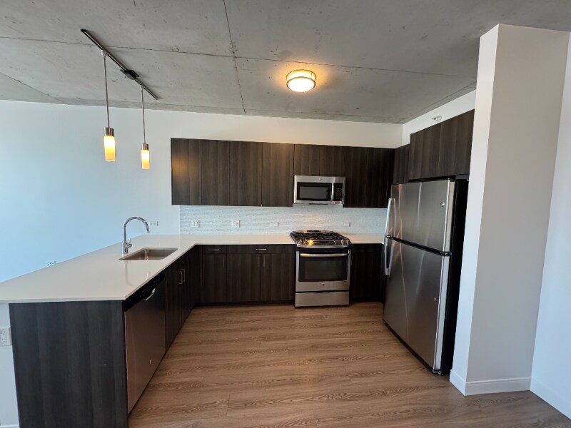 Building Photo - 1001 W Chicago Ave