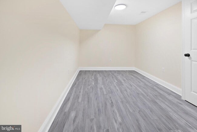 Building Photo - 713 Marcy Ave