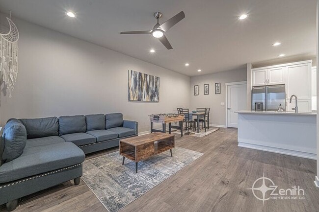 Building Photo - 10004 NE 134th Ave