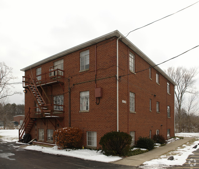 Primary Photo - 8963 Brecksville Rd