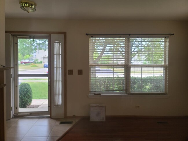 Building Photo - 1369 Orleans Dr
