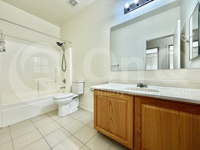 Building Photo - 3229 W Pleasant Ln