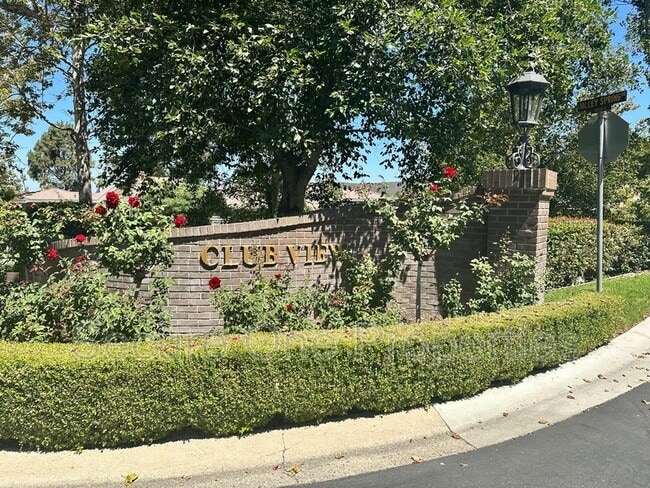 Building Photo - 4671 Club View Dr