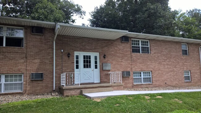 Building Photo - 1341 E Highland Ave