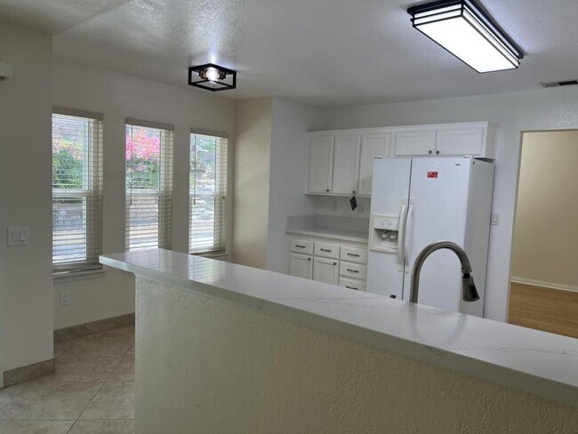 Building Photo - 33367 View Crest Dr