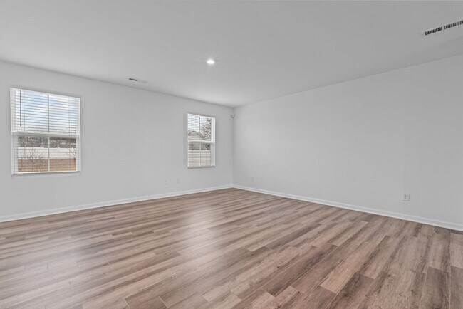 Building Photo - SHOWINGS CURRENTLY UNAVAILABLE!!!