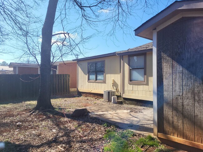 Building Photo - 2016 Chalet Ln NW