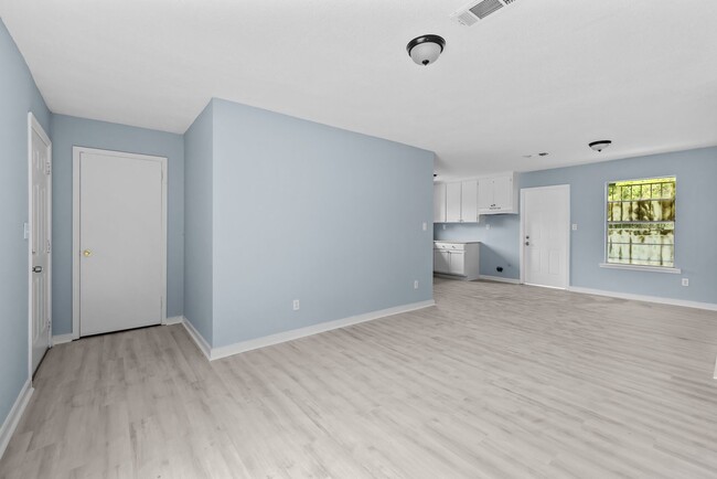 Building Photo - Charming 3 Bedroom, 2 Bathroom house