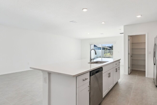 Building Photo - Spacious 4 Bedroom Retreat with 3 Full Baths in Charming Edgewater, FL!