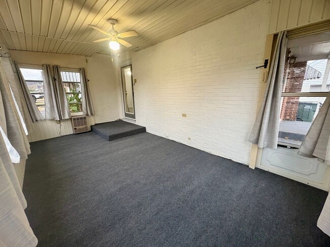 Building Photo - 3 Bedroom 2 Bathroom Cape Cod Available in York!