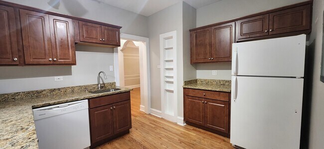 Building Photo - 1925 W Belle Plaine Ave