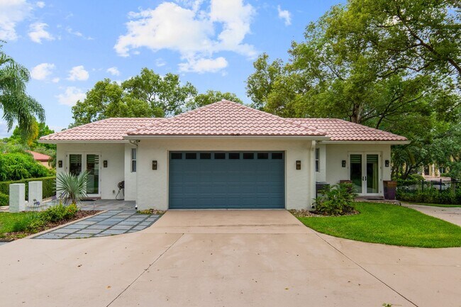 Building Photo - Luxury Rental Available