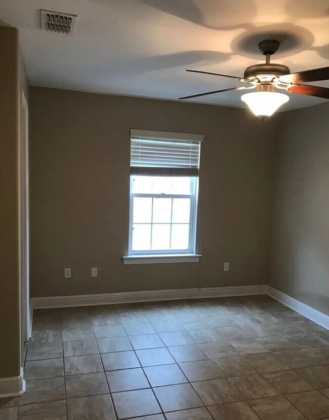 Building Photo - 2228 Cedarbrook Ct