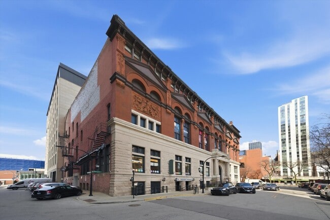 Building Photo - 1560 N Sandburg Terrace