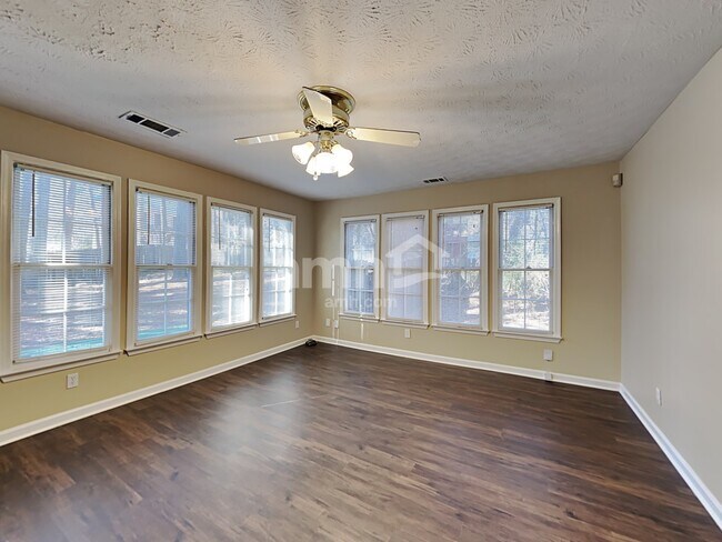 Building Photo - 3115 Elizabeth Ln