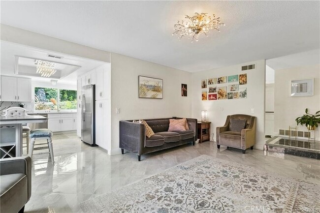 Building Photo - 196 S Donna Ct