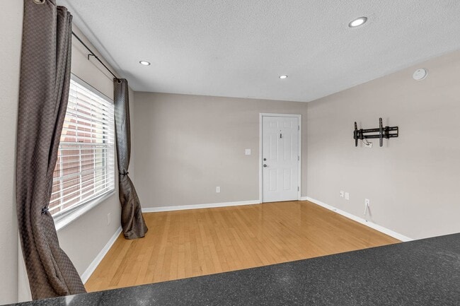 Building Photo - Renovated Condo in Downtown's coveted Dela...