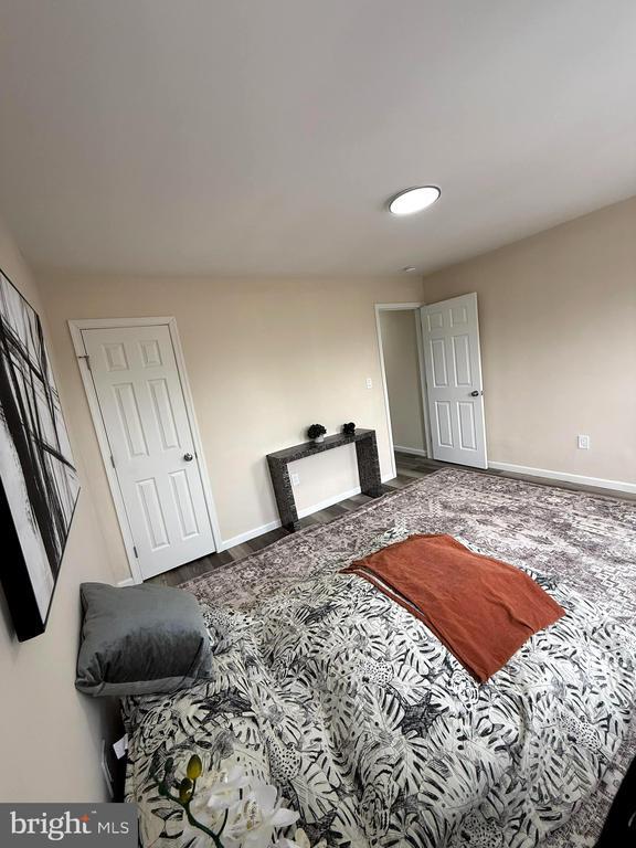 Building Photo - 1028 E North Ave