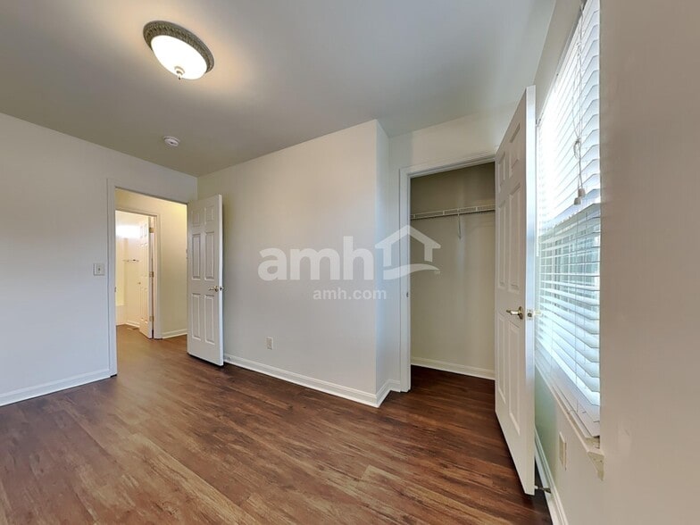 Building Photo - 8400 Woodcreek Dr