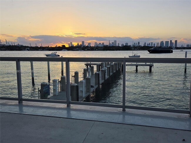 Building Photo - 1000 West Ave