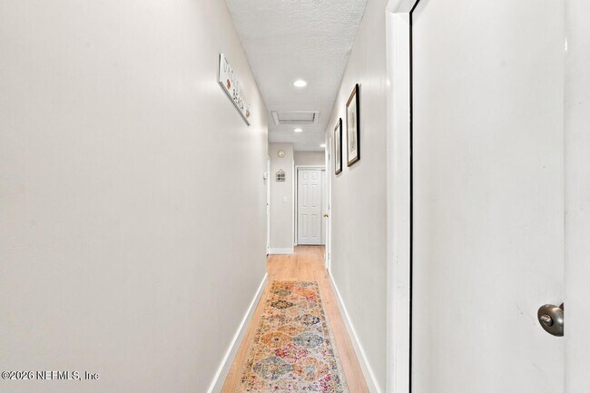 Building Photo - 420 7th Ave S
