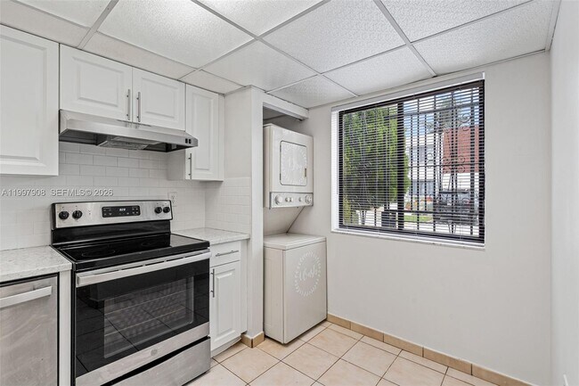 Building Photo - 319 NW 109th Ave