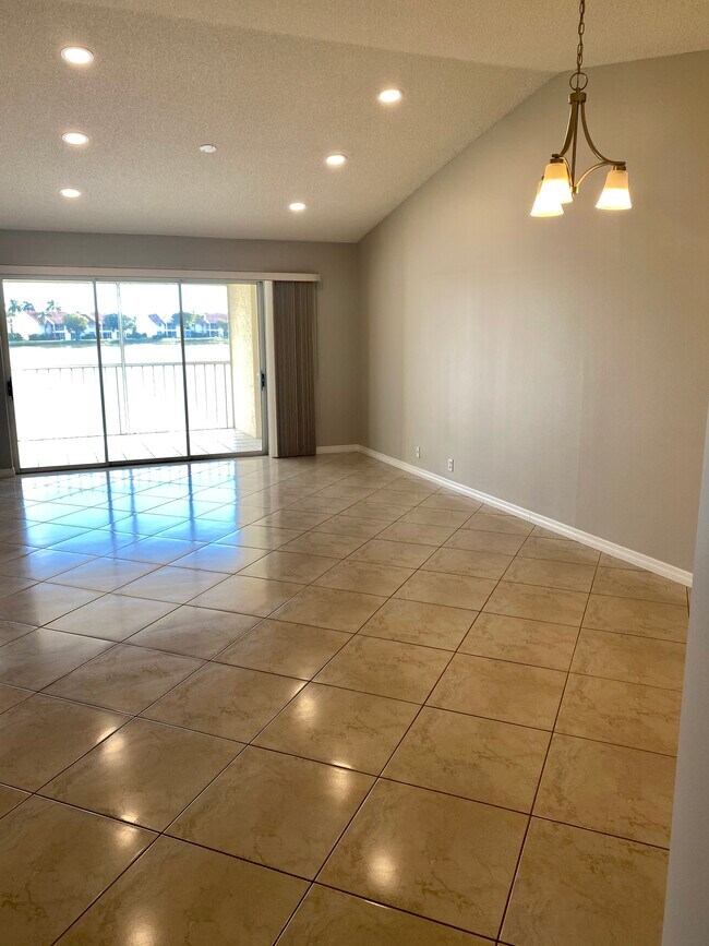 Building Photo - 7760 Emerald Cir