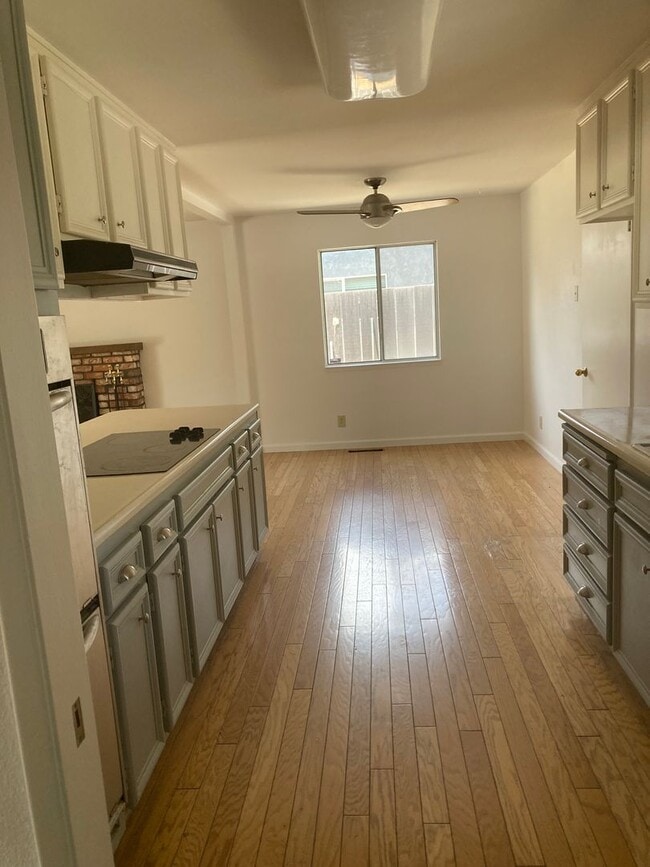 Building Photo - Beautiful Eastridge Home!