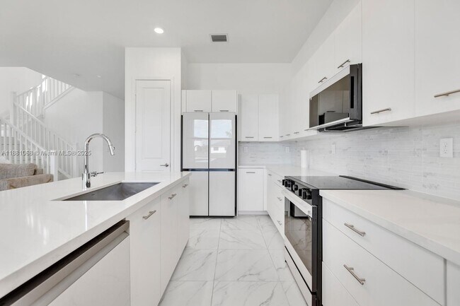 Building Photo - 4308 SW 173rd Ave