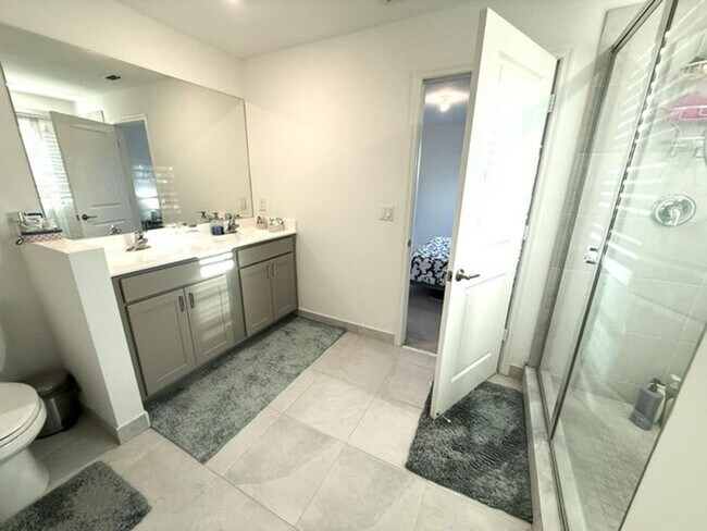 Building Photo - 1880 Grantham Ct