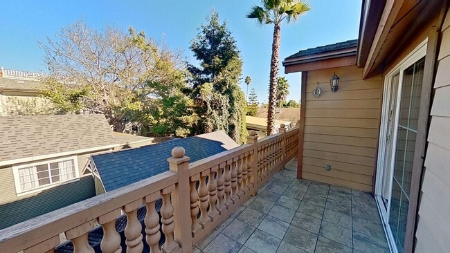 Building Photo - 415 W De La Guerra St