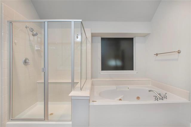 Building Photo - 12416 Water Oak Dr