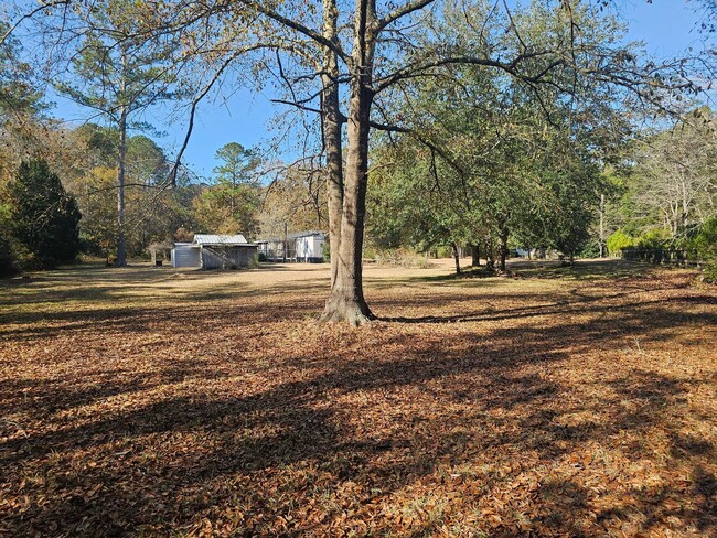 Building Photo - Lovely 3-Bedroom Home with Fenced Yard & R...