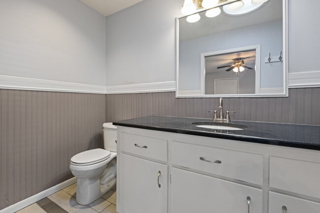 Building Photo - 22 E Hawthorne St