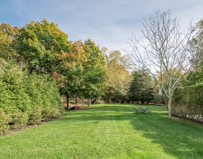 Building Photo - 706 Springs Fireplace Rd