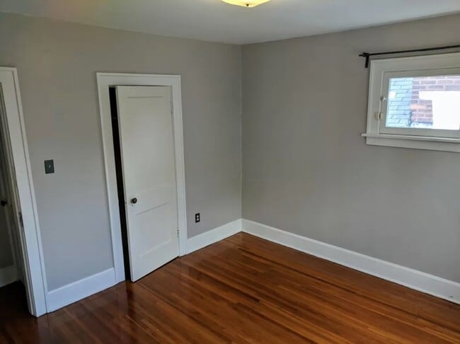 Building Photo - 223 E Maynard Ave