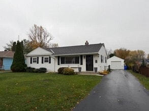 Building Photo - 2475 Swansea Rd