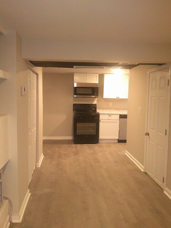 Building Photo - 211 Hickman Ave