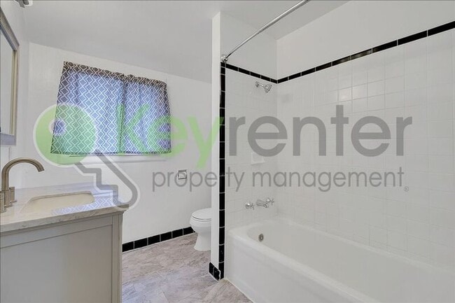 Building Photo - 2400 27th St