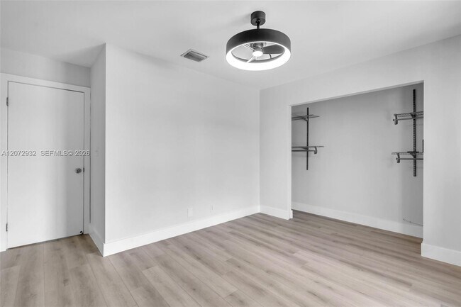 Building Photo - 1038 SW 120th Way