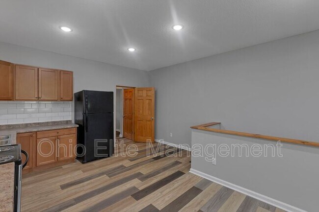 Building Photo - 2023 Sullivant Ave