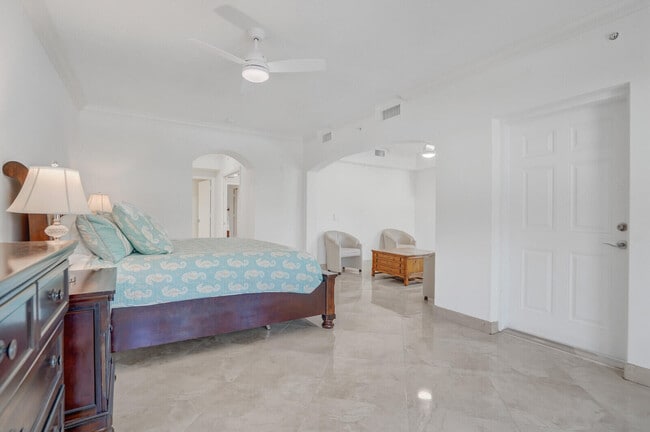 Building Photo - 2051 SE 3rd St