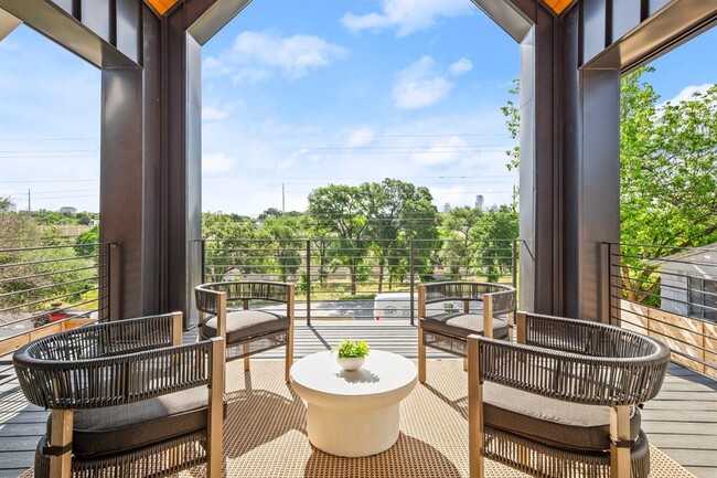 Building Photo - 1006 Winsted Ln