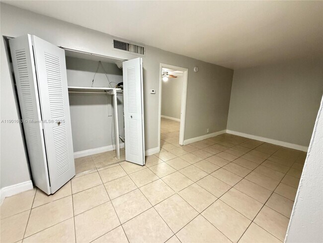 Building Photo - 2129 Davie Blvd