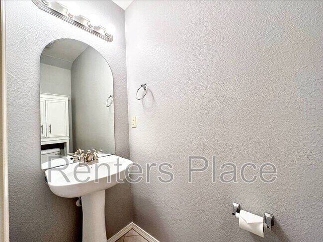 Building Photo - 11006 S Madison St