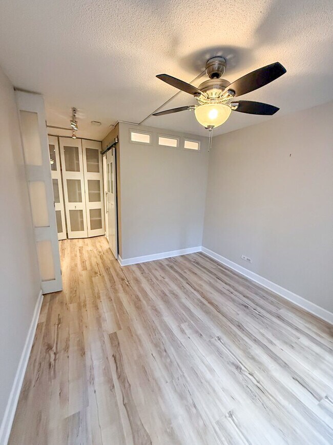 Building Photo - 230 E Ontario St