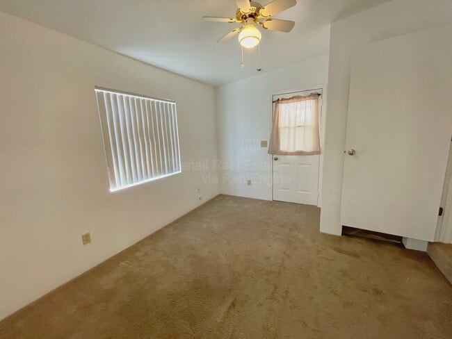 Building Photo - 5709 W Rocking Cir St