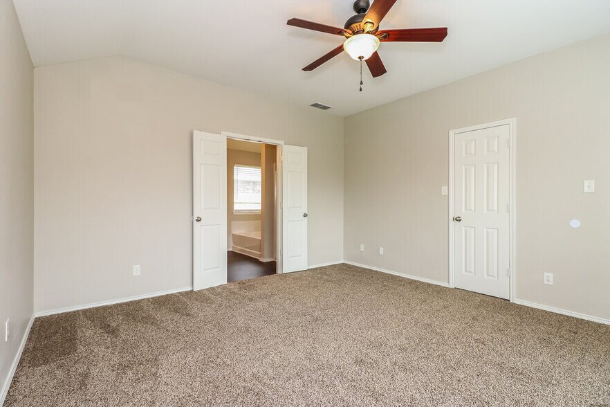 Building Photo - 11929 Long Stone Dr