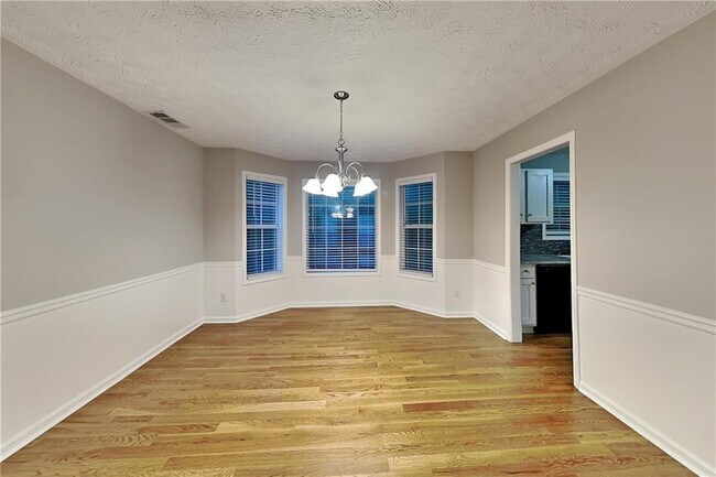 Building Photo - 5027 Wesleyan Dr