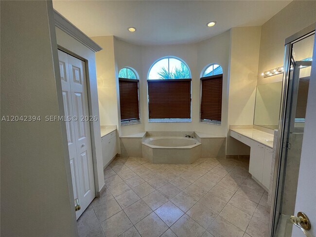 Building Photo - 16331 SW 49th Ct